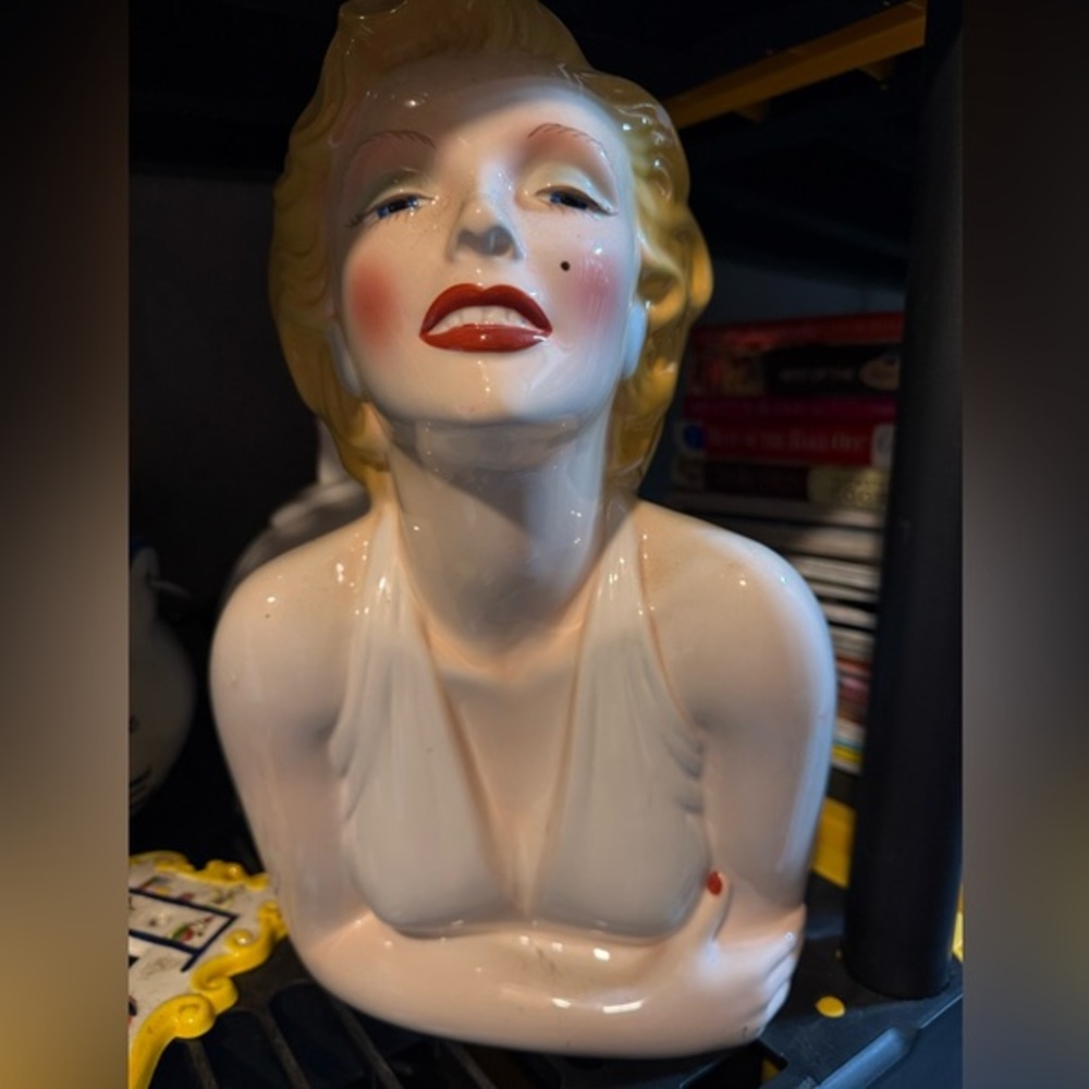 Marilyn Monroe clay art cookie jar - no box